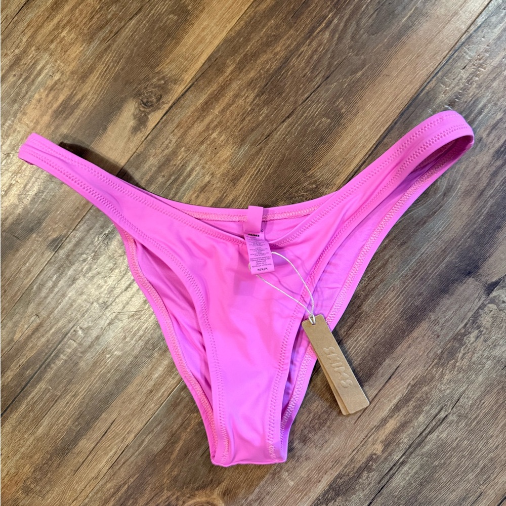 SKIMS•Cheeky Tanga Bikini Bottoms in Neon Orchid NWT size medium